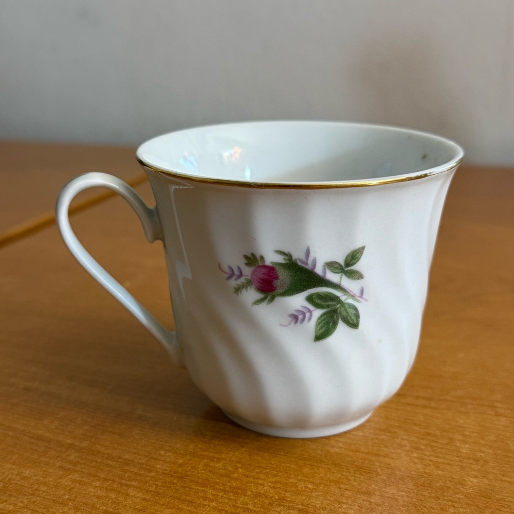 Elegant‎ White Floral Teacup